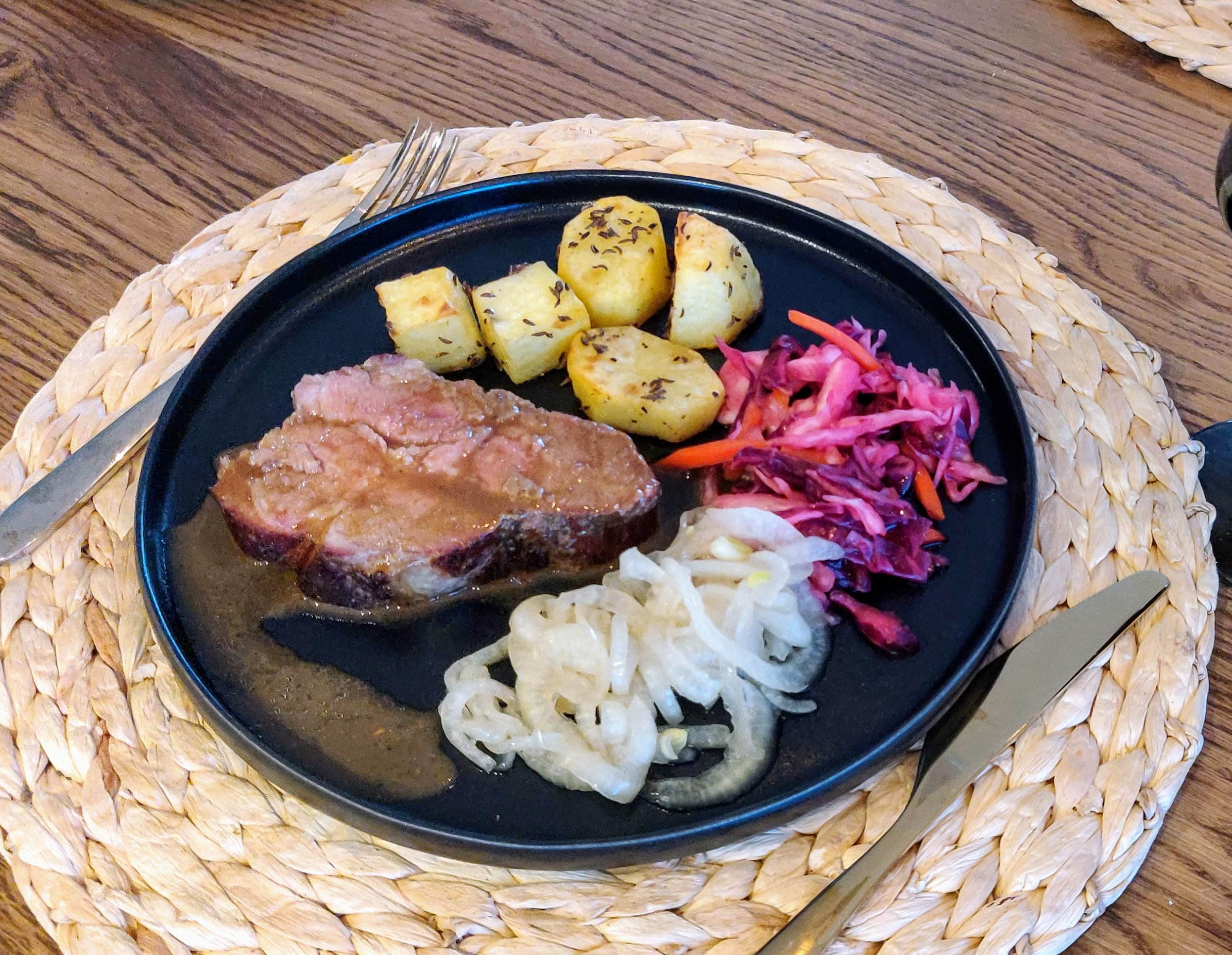 (Pats sau šefas) Kiaulienos sprandinės šašlykas gabale (min. kiekis 4 porc. * 13 eur.)