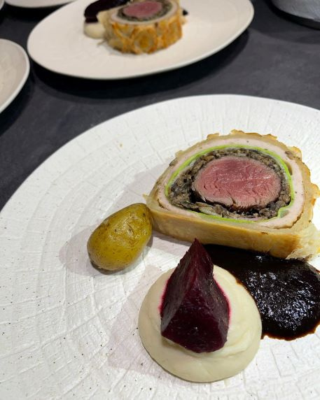(Pas sau šefas) Jautienos "velingtonas" (min. kiekis 4 porc. * 17 eur.)