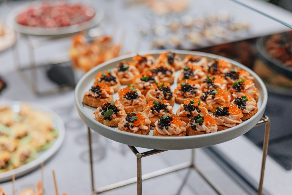 Šventinis pasiūlymas į namus su lėtai kepta antiena 4 asmenims 2025 thumbnail 3