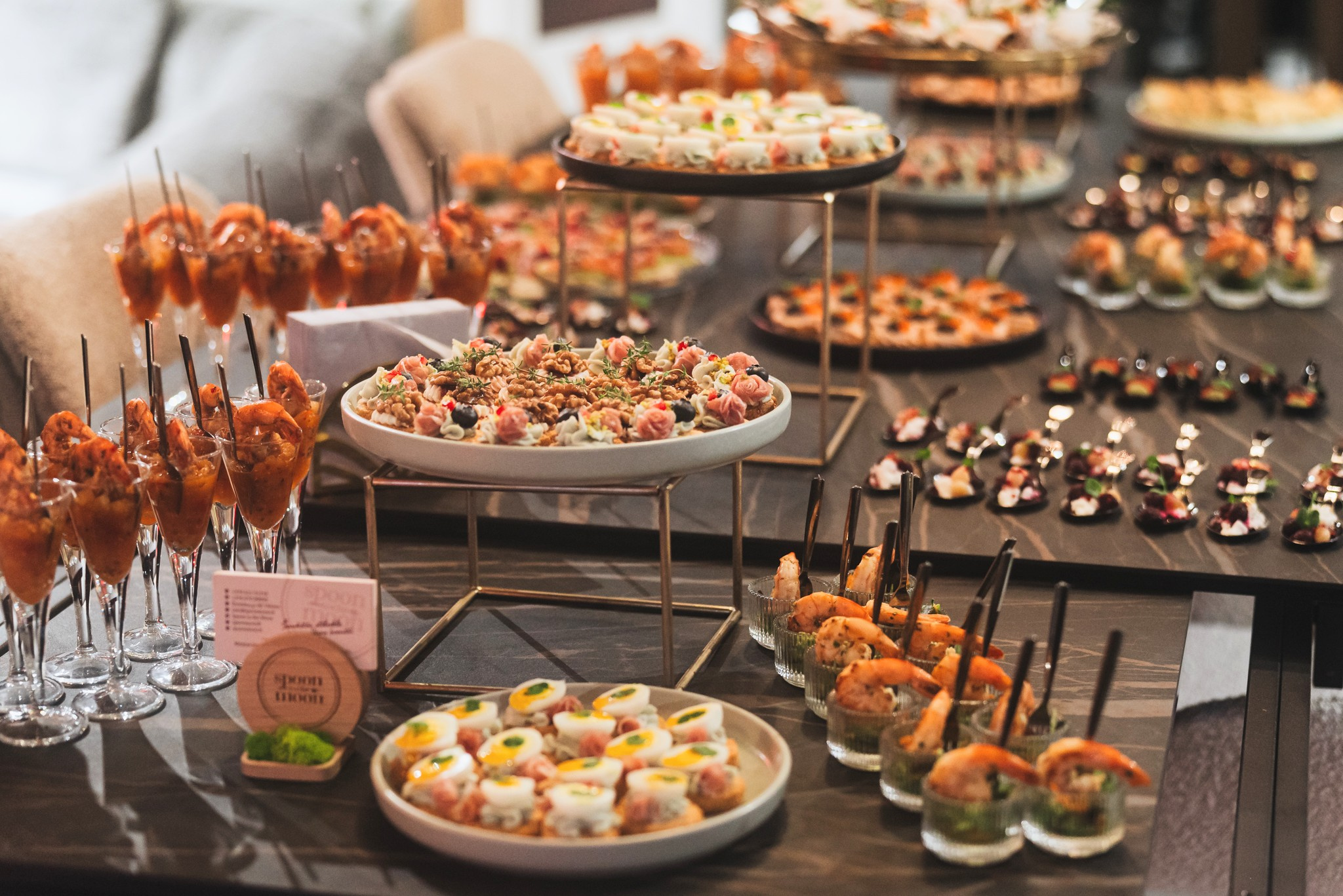 Šventinis užkandžių  pasiūlymas į namus 6- 8 asmenims  2025