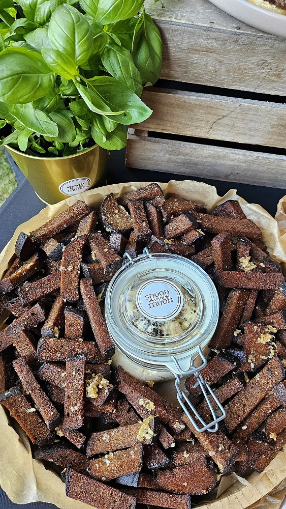 Kepta duona su česnakiniu padažu