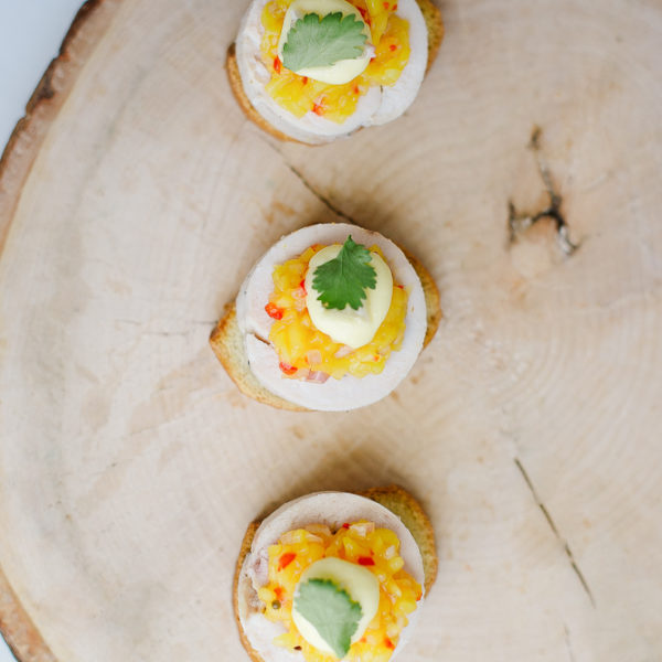 Crostini su vištienos suktinuku ir mango salsa thumbnail 2