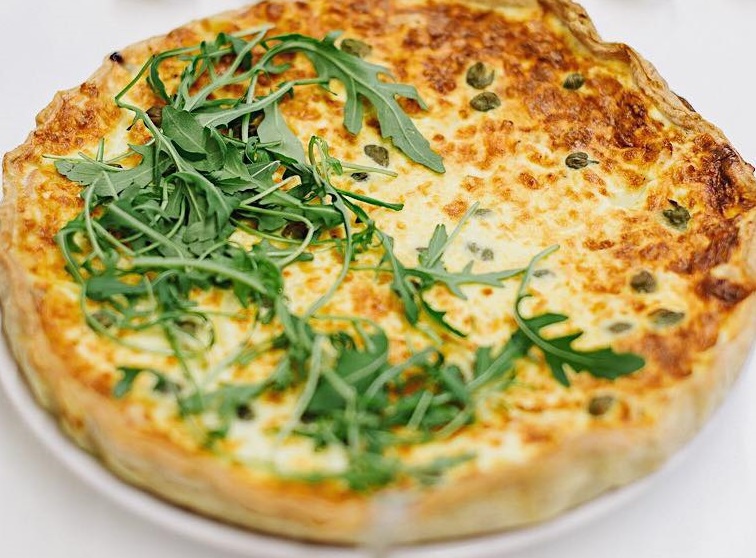 (Quiche) Kyšas su tunu gardintas obuolių ir svogūnų chutney